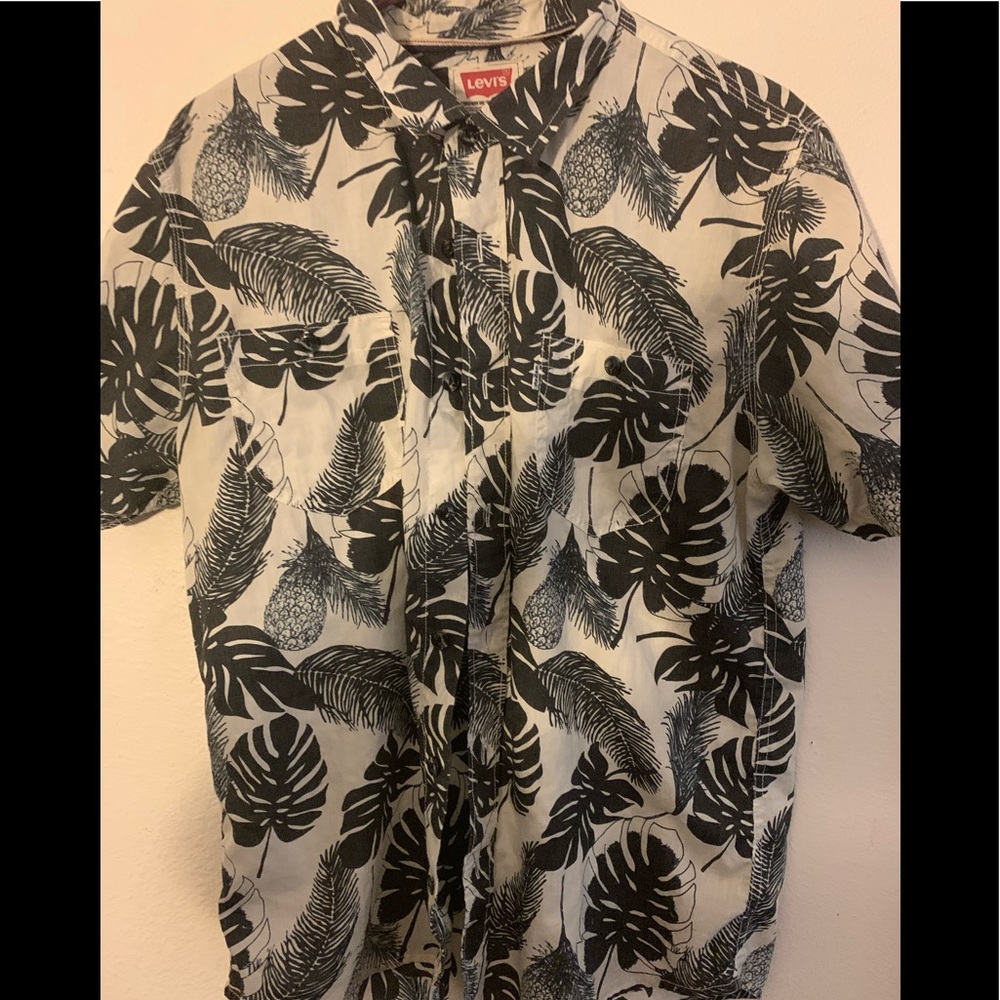 Levi’s short sleeve button up shirt